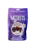 Paarse verpakking Miskets met gevriesdroogde bramen omhuld in melkchocolade