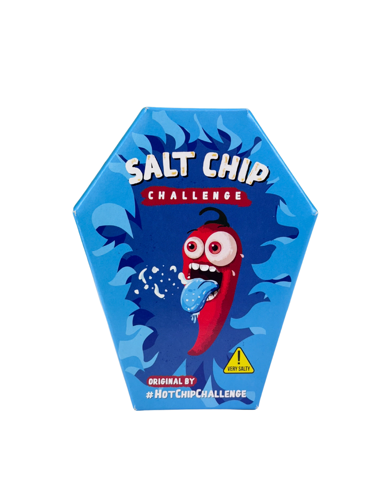 Blauwe zeshoekige verpakking van Salt Chip Challenge met cartoon tong en zoutvlokken