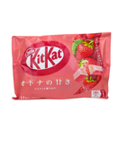 Zak Japanse KitKat aardbei smaak ‘Otona no Amasa’ met roze verpakking

