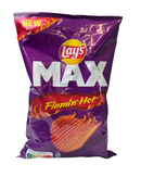 Paarse zak Lay’s Max chips met vurige branding en geribbelde pittige chips op de voorkant

