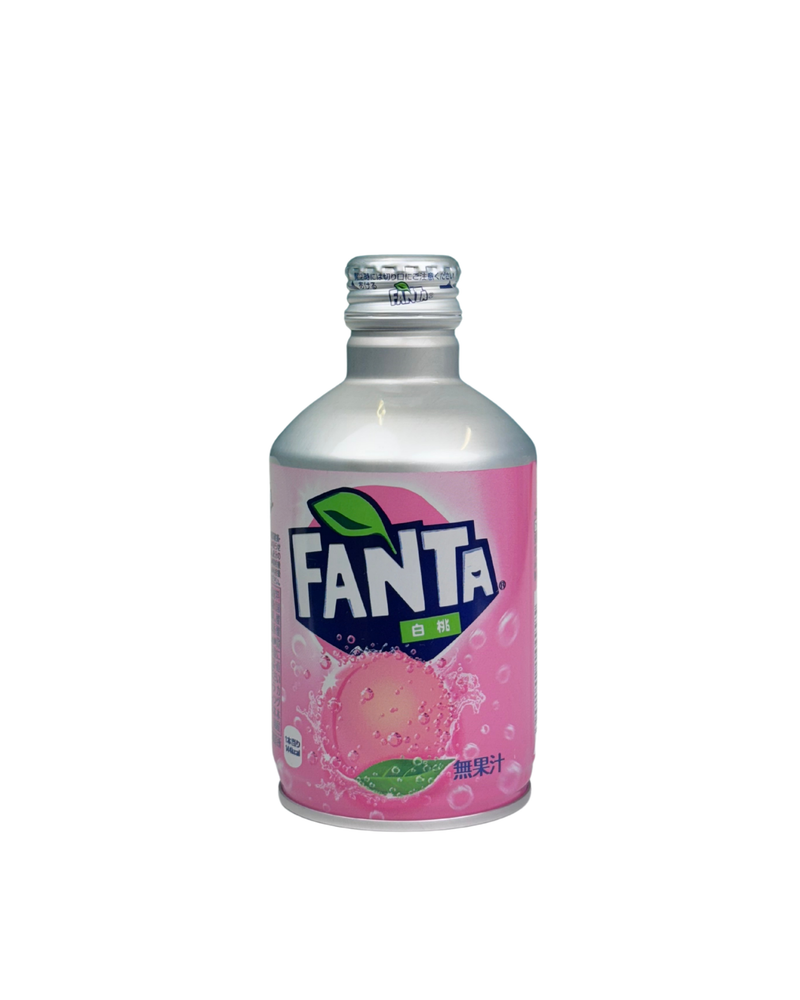 Een blikje Fanta met witte perziksmaak, met Japanse teksten en de vermelding "無果汁" (zonder sap).