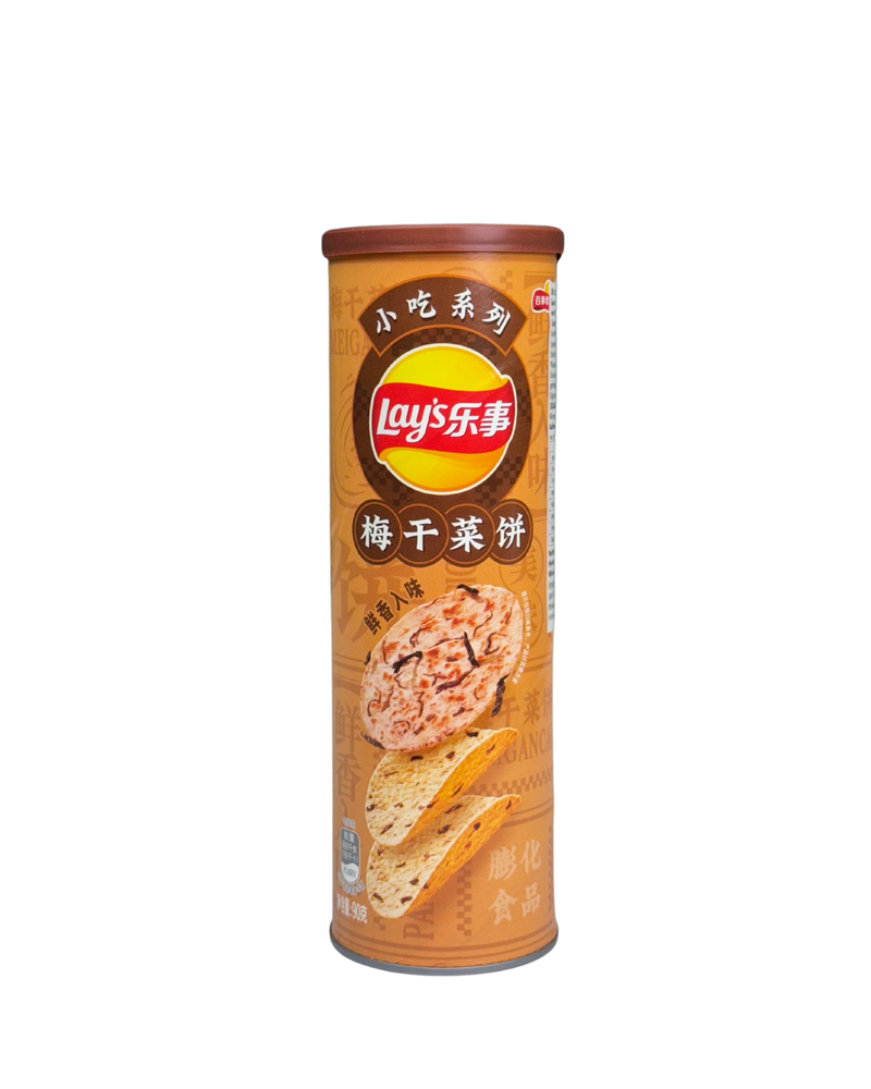 Bruin Lay’s blikje met chips en ingelegde groente, Chinese tekst op verpakking

