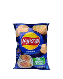 Donkerblauwe zak Lay’s chips met geroosterde knoflook en oester, Chinese verpakking

