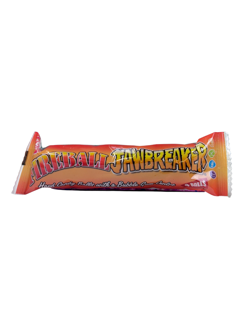 Oranje-rode verpakking van Fireball Jawbreaker met vurige opdruk en tekst “Hard Candy Balls with a Bubble Gum Centre”
