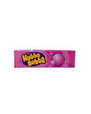 Roze verpakking van Hubba Bubba kauwgom met luchtbellen en klassiek logo op de voorkant

