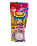 Felle verpakking met grote witte jawbreaker op een stokje van Zed Candy
