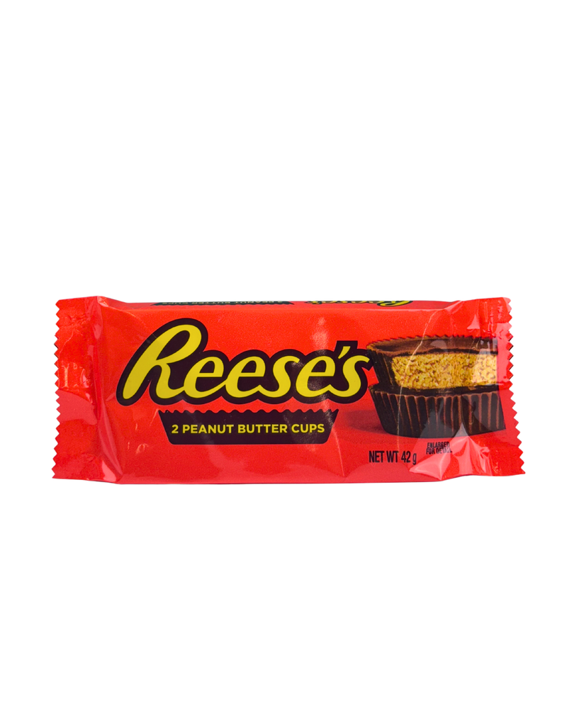 Oranje verpakking met twee chocolade cups gevuld met pindakaas van Reese’s