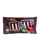 Bruine verpakking met kleurrijke M&M’s gevuld met melkchocolade
