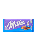 Milka chocoladereep met stukjes chocolate chip cookie zichtbaar op de verpakking


