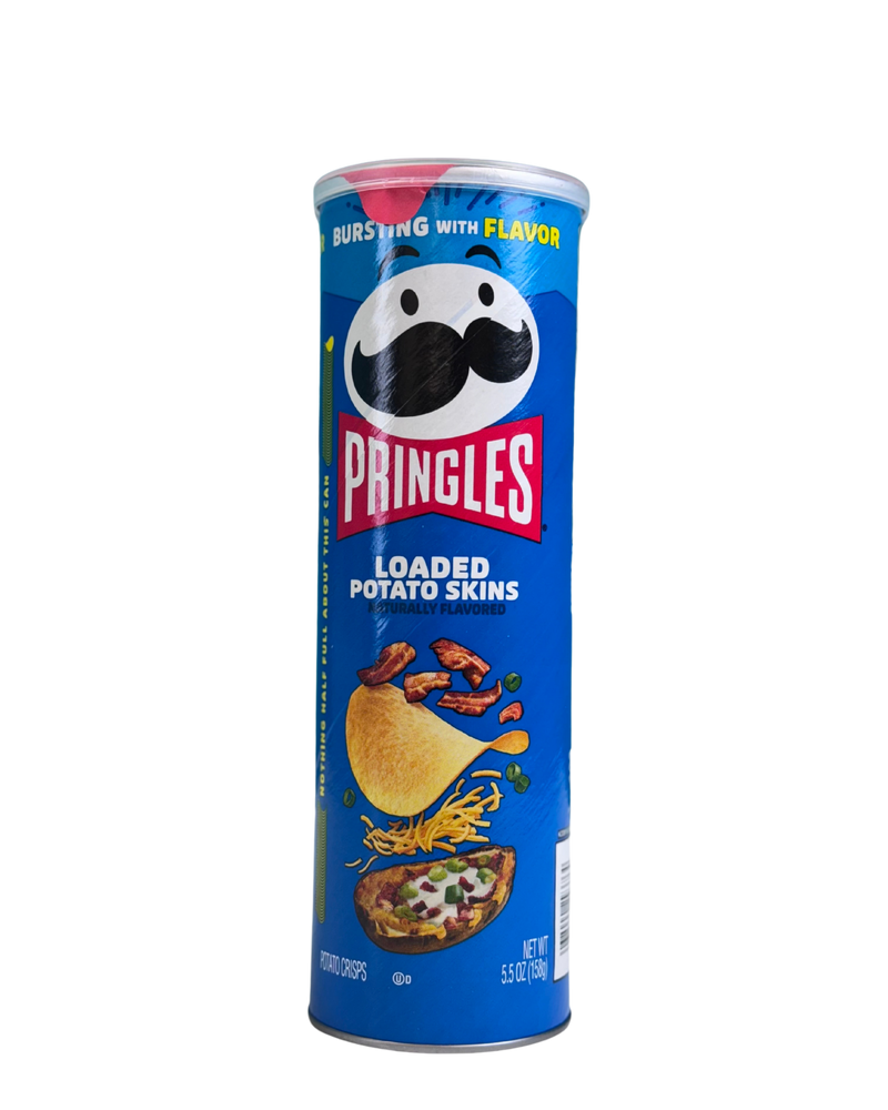 Blauwe Pringles koker met Loaded Potato Skins smaak en illustratie van toppings