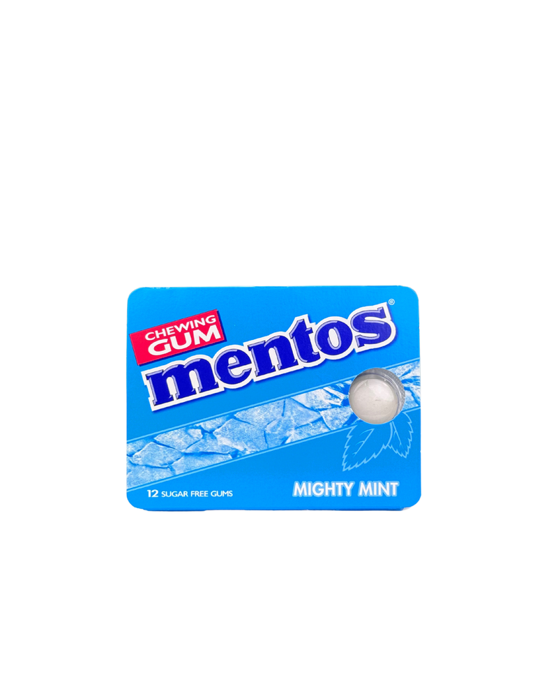 Blauwe verpakking Mentos kauwgom met ijskristallen en pepermuntblad

