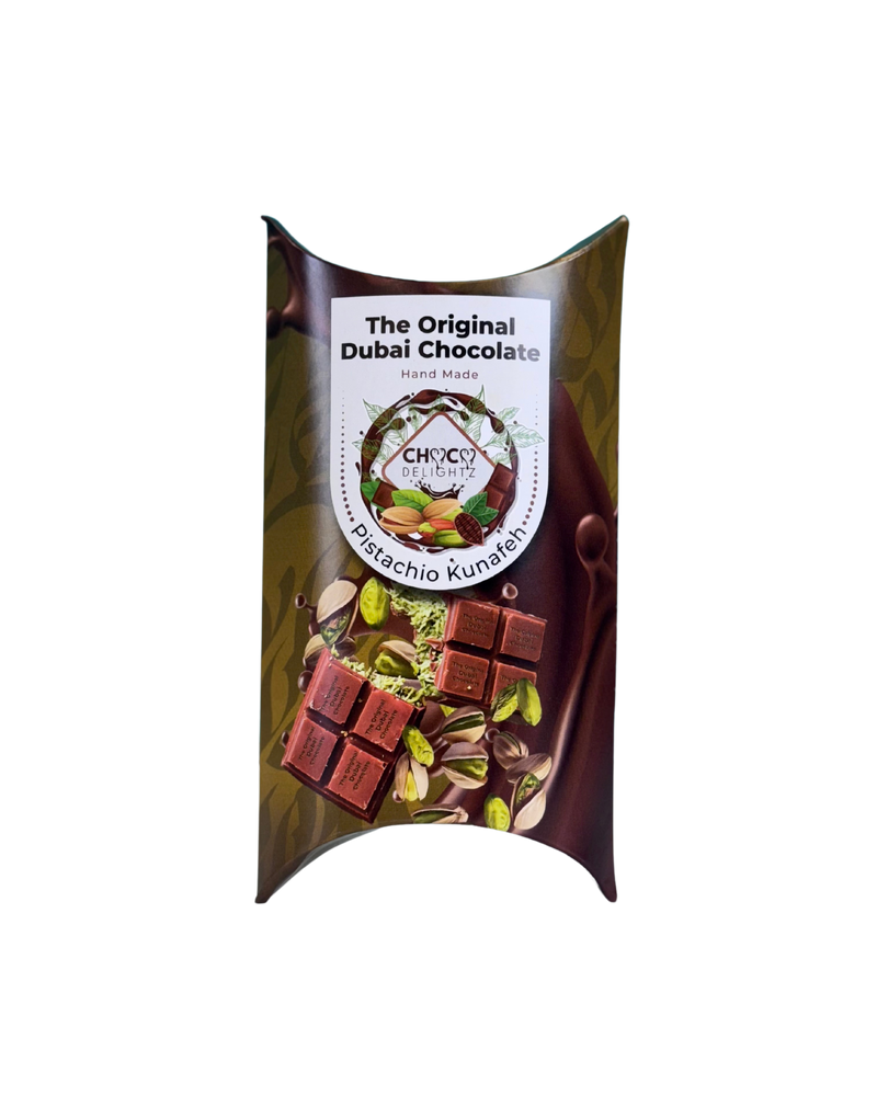 Luxe verpakking van Choco Delights met pistache en kunafeh vulling, handgemaakt in Dubai