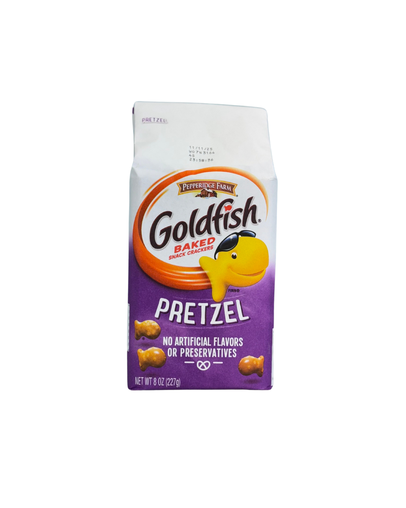 Paarse zak Goldfish Pretzel Crackers met goudvisvormige pretzels erop afgebeeld