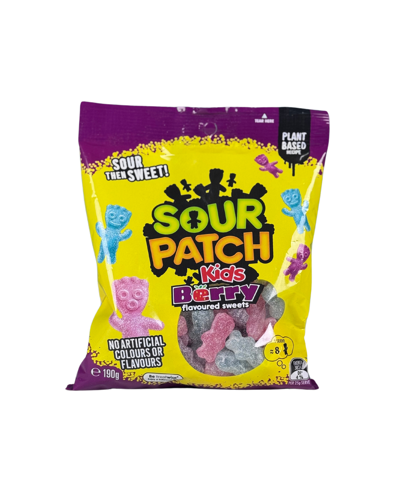 Zak met paarse Sour Patch Kids snoep in bessensmaak, kleurrijke verpakking met kindervormige gummies