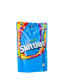 Blauwe zak Skittles Tropical met kleurrijke regenboog snoepjes