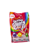 Rode zak Skittles Giants Gooey Fruits met mega skittles en vloeibare kern